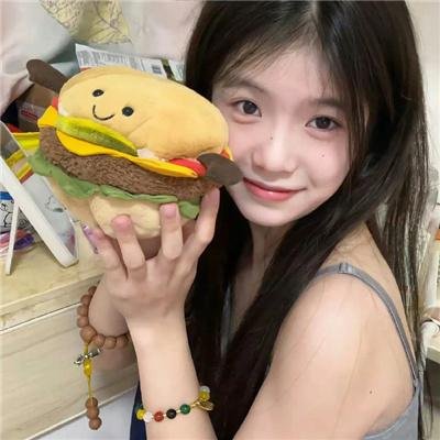茜色少女